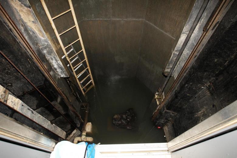 انهيار جزئي لسقف مركز لوكي بلازا في سنغافورة