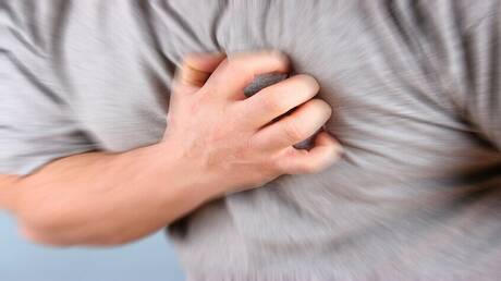 تمييز ألم القلب الحقيقي: علامات وإسعافات