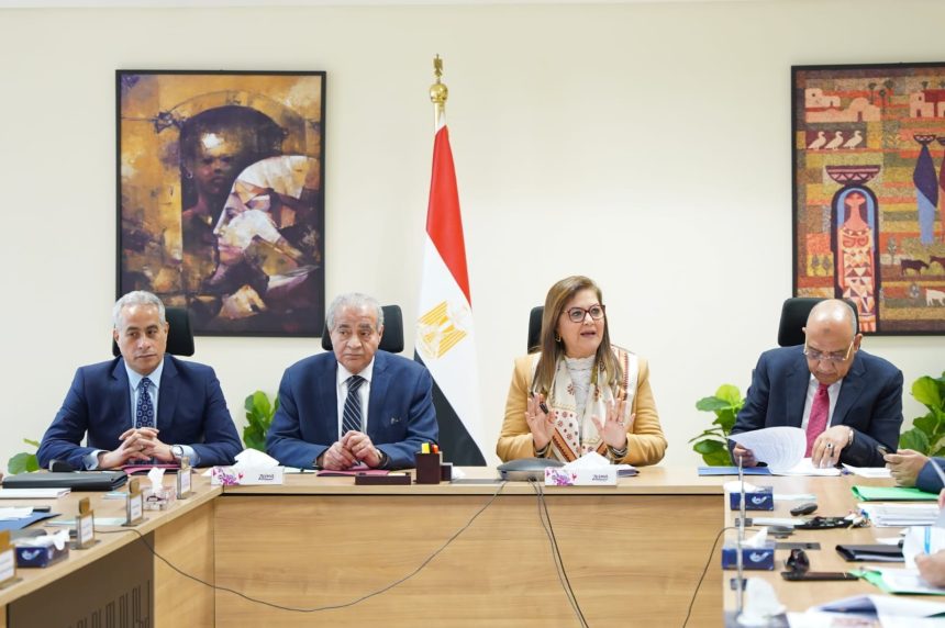 Réunion pour augmenter le salaire minimum dans le secteur privé