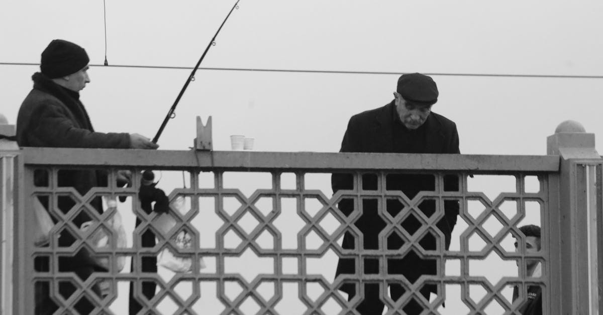 هجوم على جسور الاتصال في قم الإيرانية