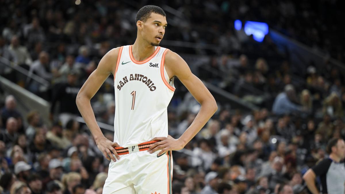 سبيرز يفوز على بولز بفضل تألق ويمبانياما