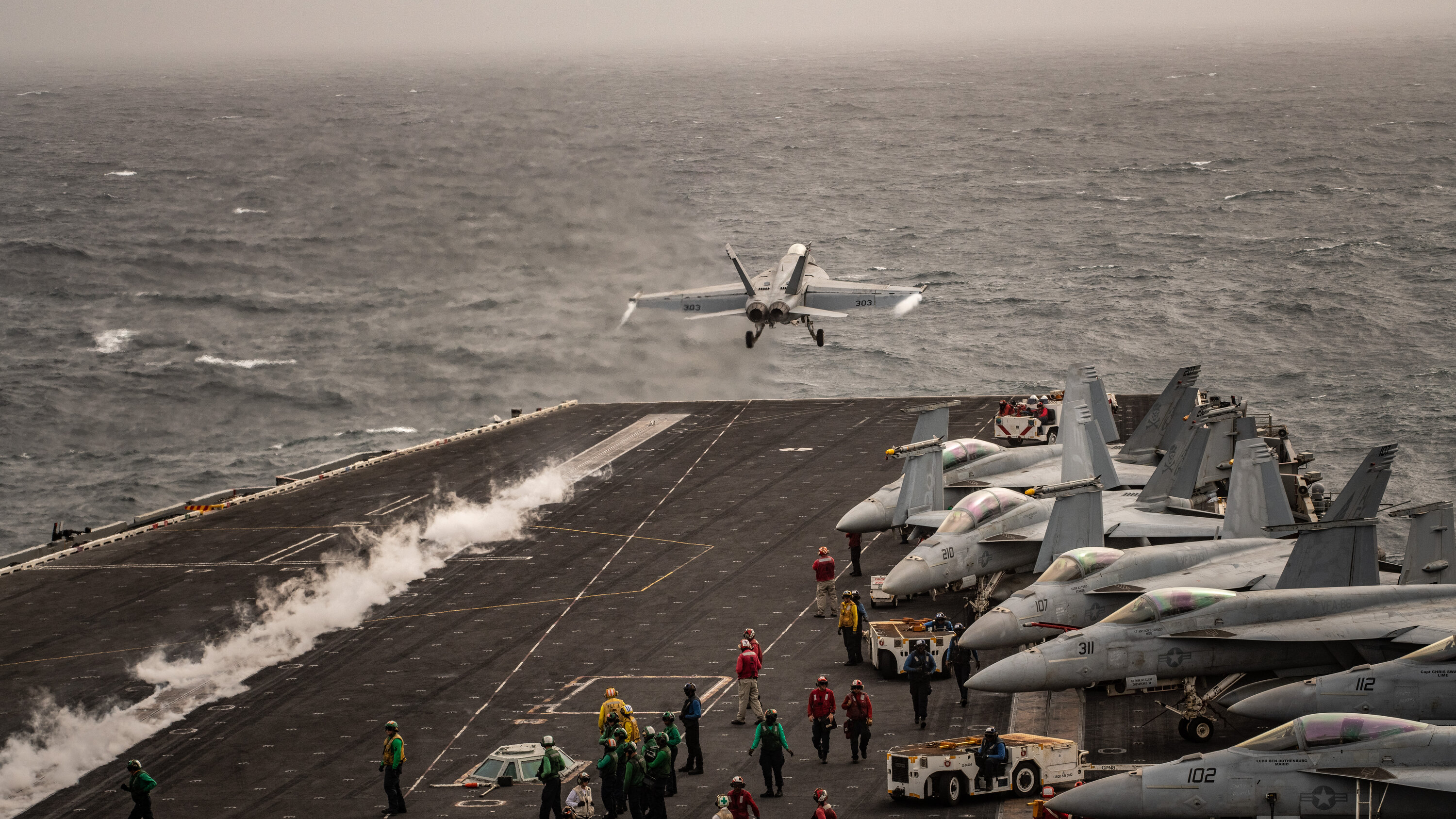 إيران تتهم الولايات المتحدة بتهديد الملاحة في الخليج