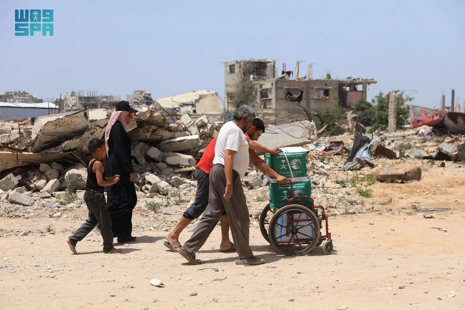 مساعدات غذائية سعودية لدعم الفلسطينيين في خان يونس