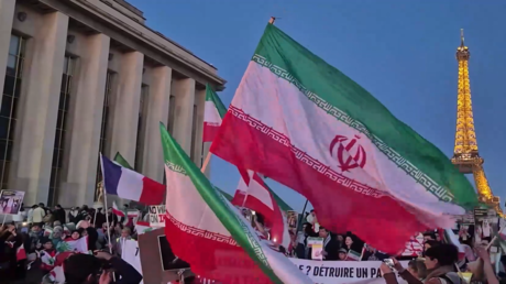 احتجاجات باريس إحياءً لذكرى ضحايا مدرسة ميناب