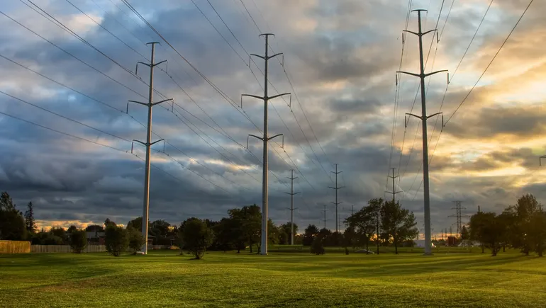 استحواذ Stonepeak وBernhard على Cleco في قطاع الطاقة