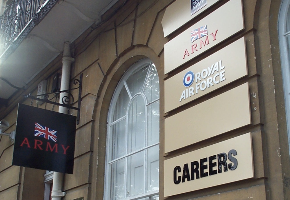 إنهاء المواقف التجنيدية للمواطنين بالمناطق الحدودية