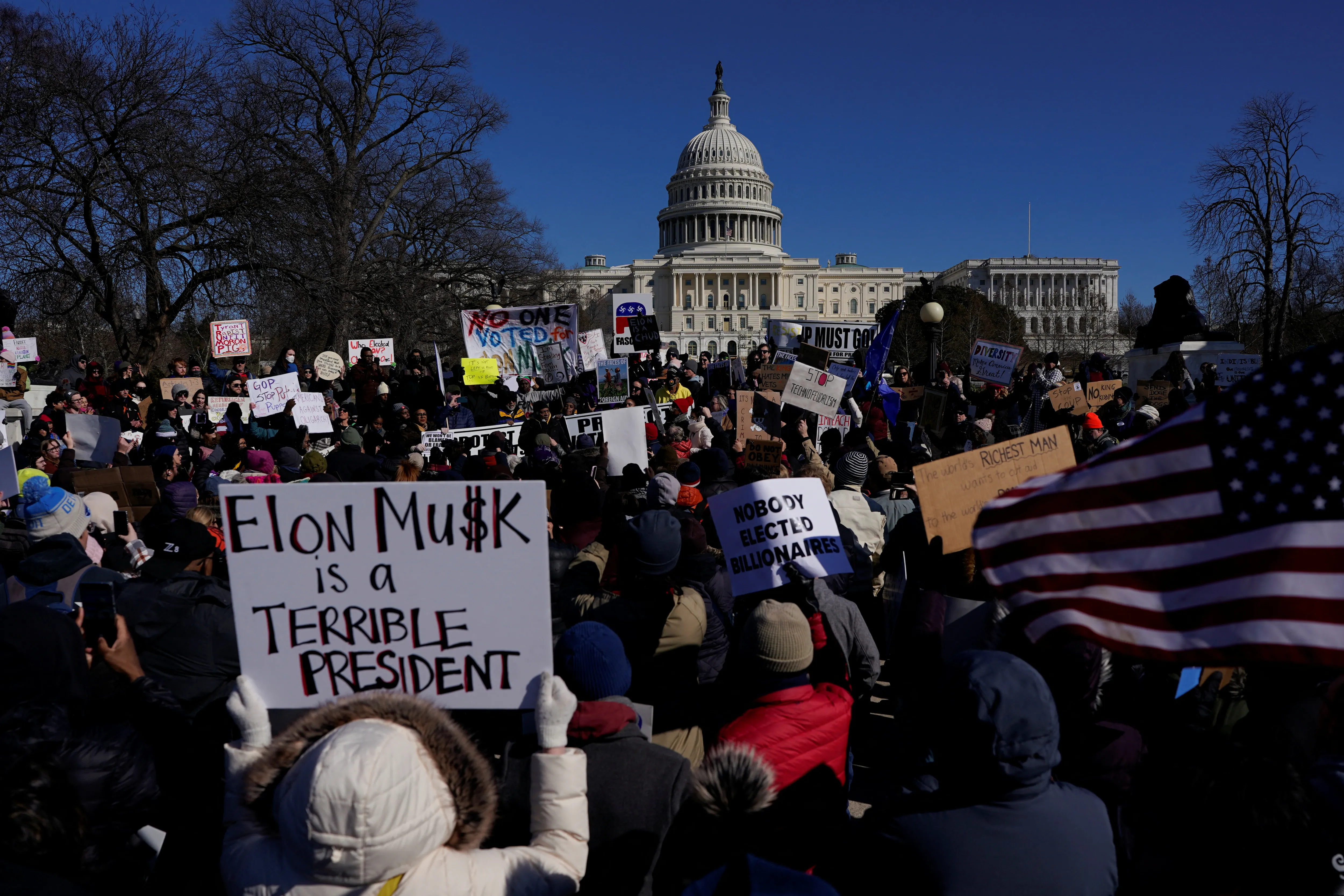 تراجع شعبية ترمب والحزب الديمقراطي في الولايات المتحدة
