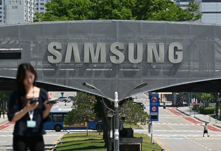 Samsung approves massive bonuses after strike threat
