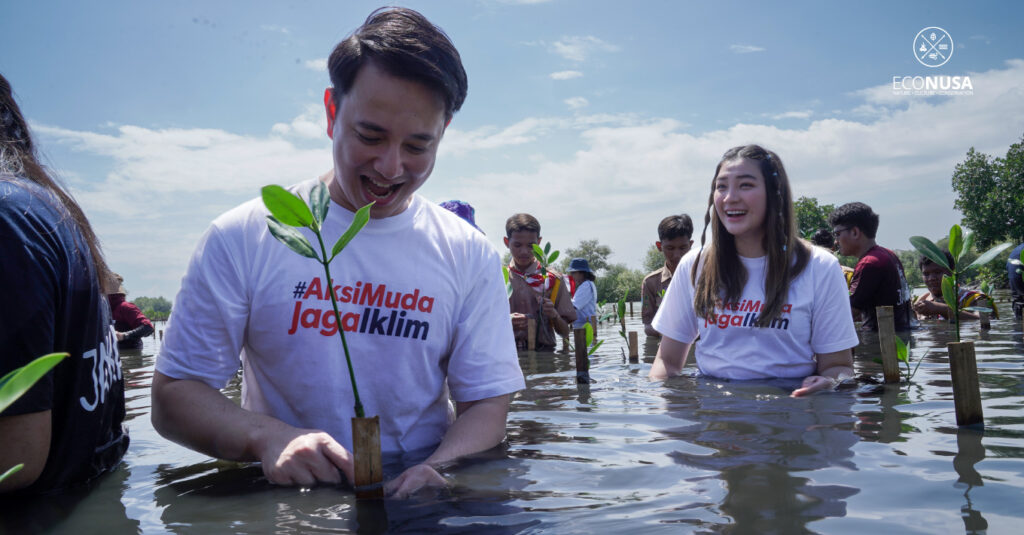 نساء إنجروس يحافظن على غابات المانغروف