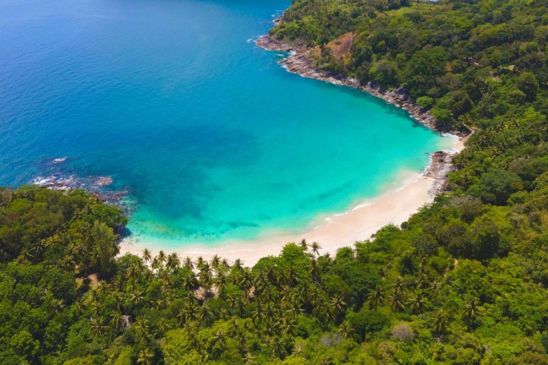 انتهاكات بيئية في شاطئ الحرية ببوكيت