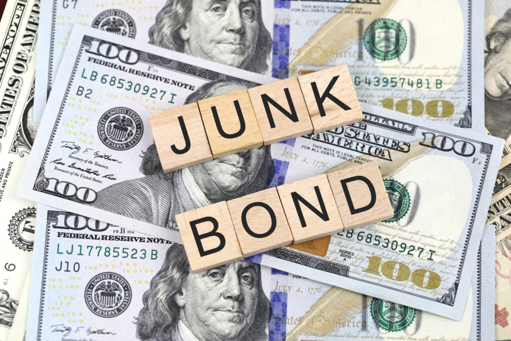 سحب 11 مليار دولار من السندات غير الاستثمارية