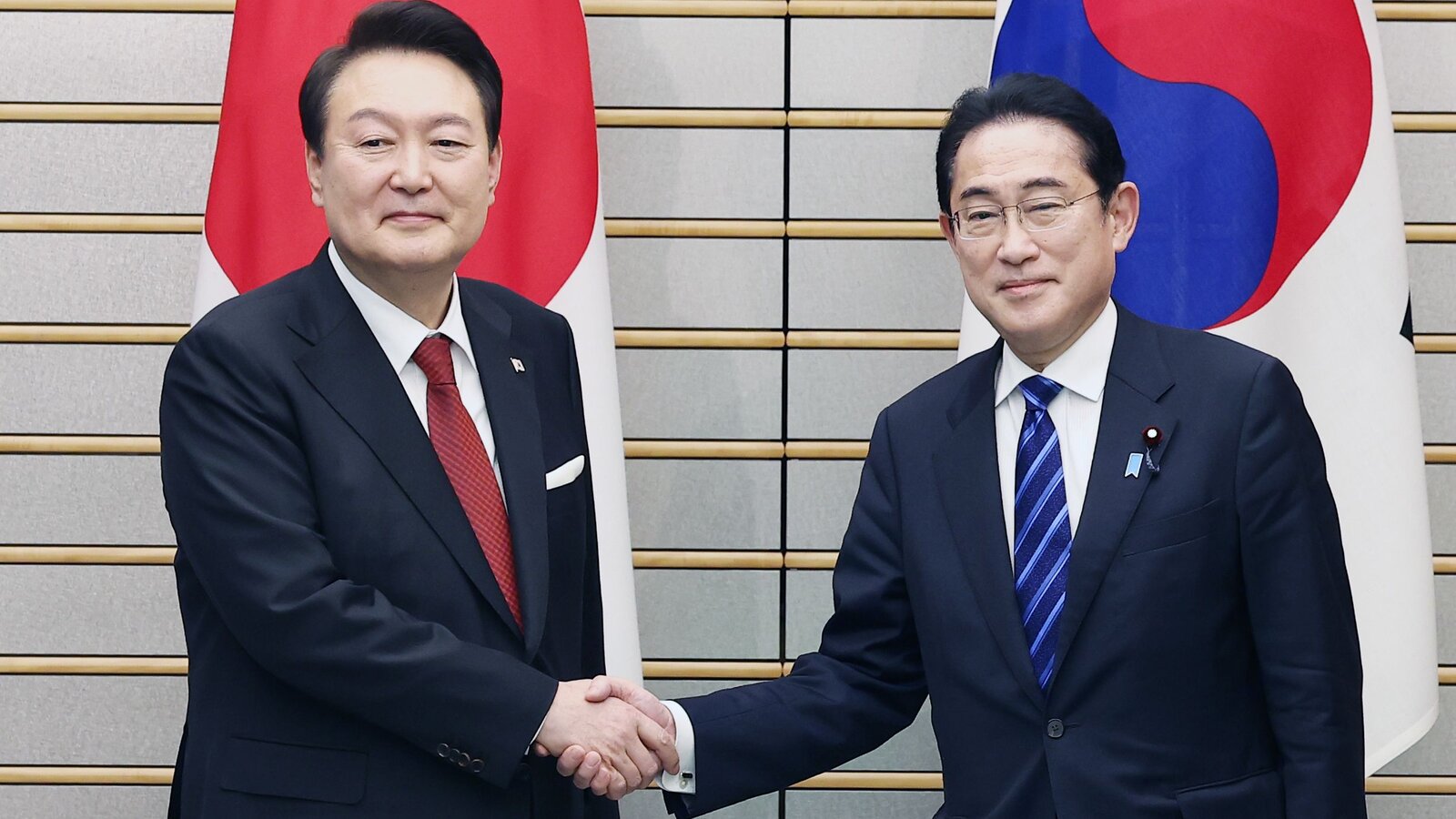 ماكرون يدعو لتشكيل ائتلاف مستقل