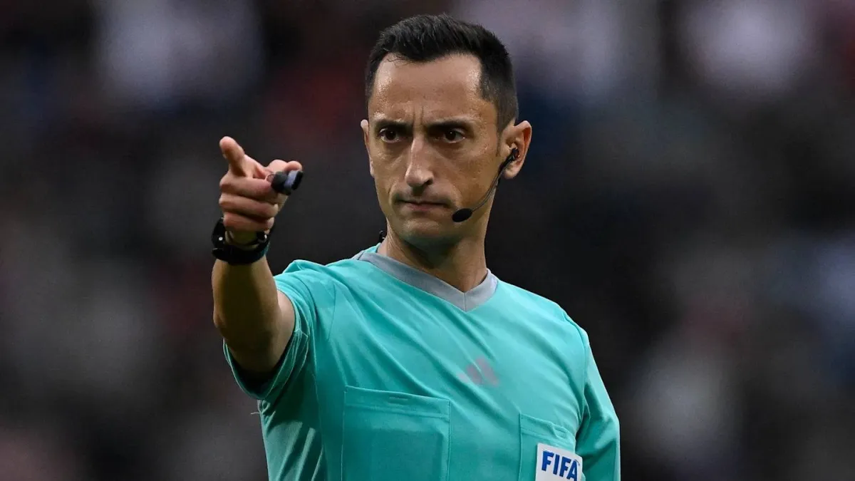 خوسيه ماريا سانشيز يدير قمة باريس سان جيرمان وليفربول