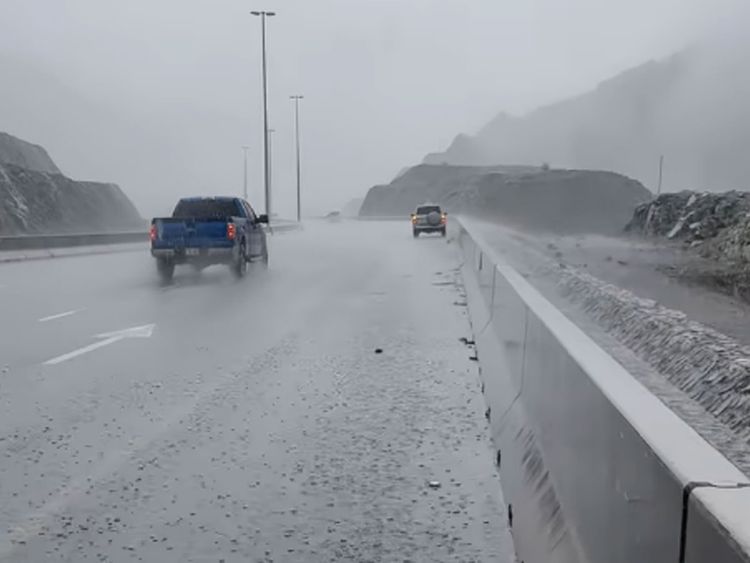 Light Rain Returns to UAE: Residents Celebrate