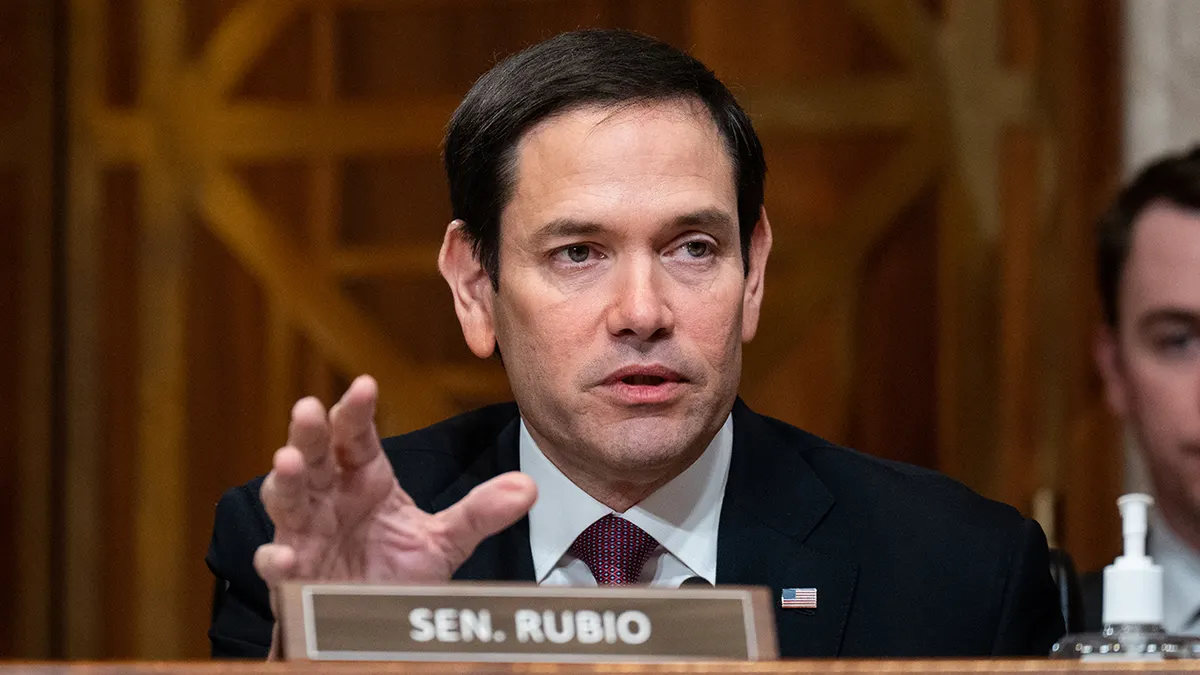 Déclarations de Rubio sur l'Iran : fossé entre public et privé