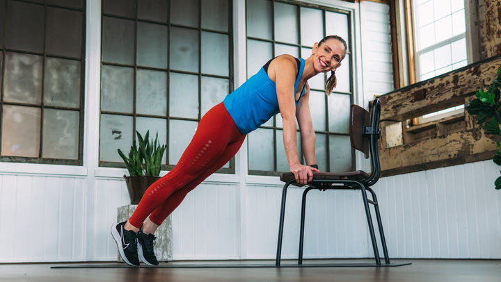 Compétition de résistance sur chaises de bureau au Japon