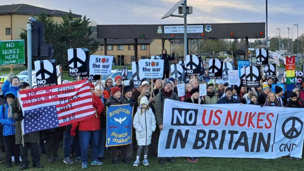 اعتقال محتجين أمام قاعدة RAF Lakenheath العسكرية