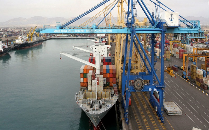 إيران تتحدى الحصار الأمريكي بإجراءات بحرية جديدة