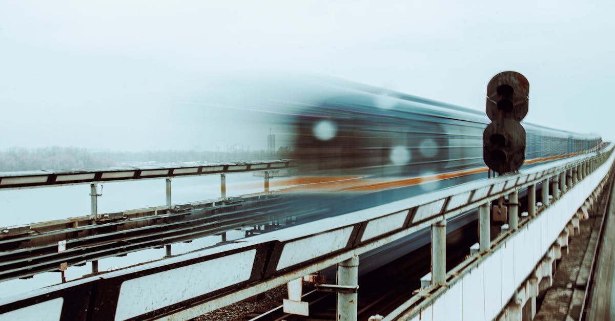 تصادم قطارين في إندونيسيا يسفر عن قتلى وجرحى