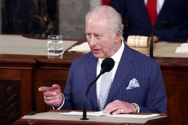الملك تشارلز يؤكد على المصالحة أمام الكونغرس الأمريكي