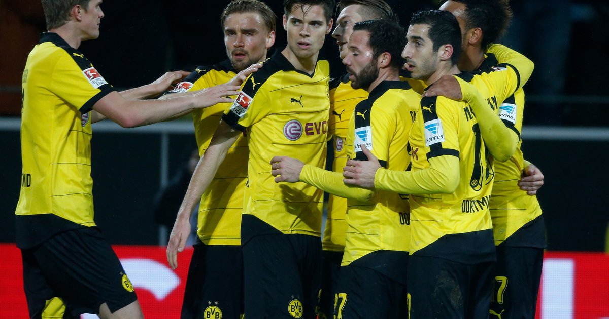 Dortmund bat Stuttgart avec des buts tardifs