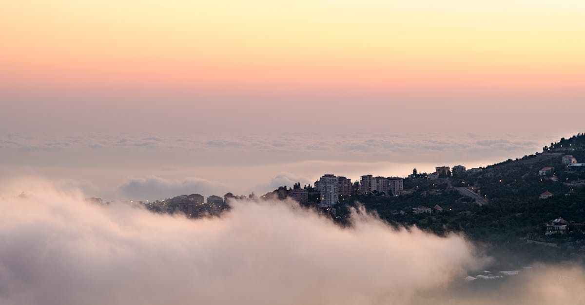 غارات إسرائيلية على لبنان تثير إدانات دولية