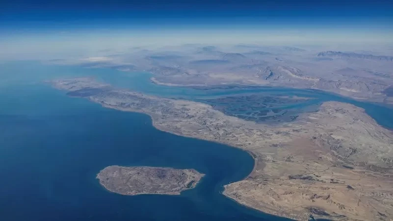 إيران تعلن عن مرور آمن عبر مضيق هرمز