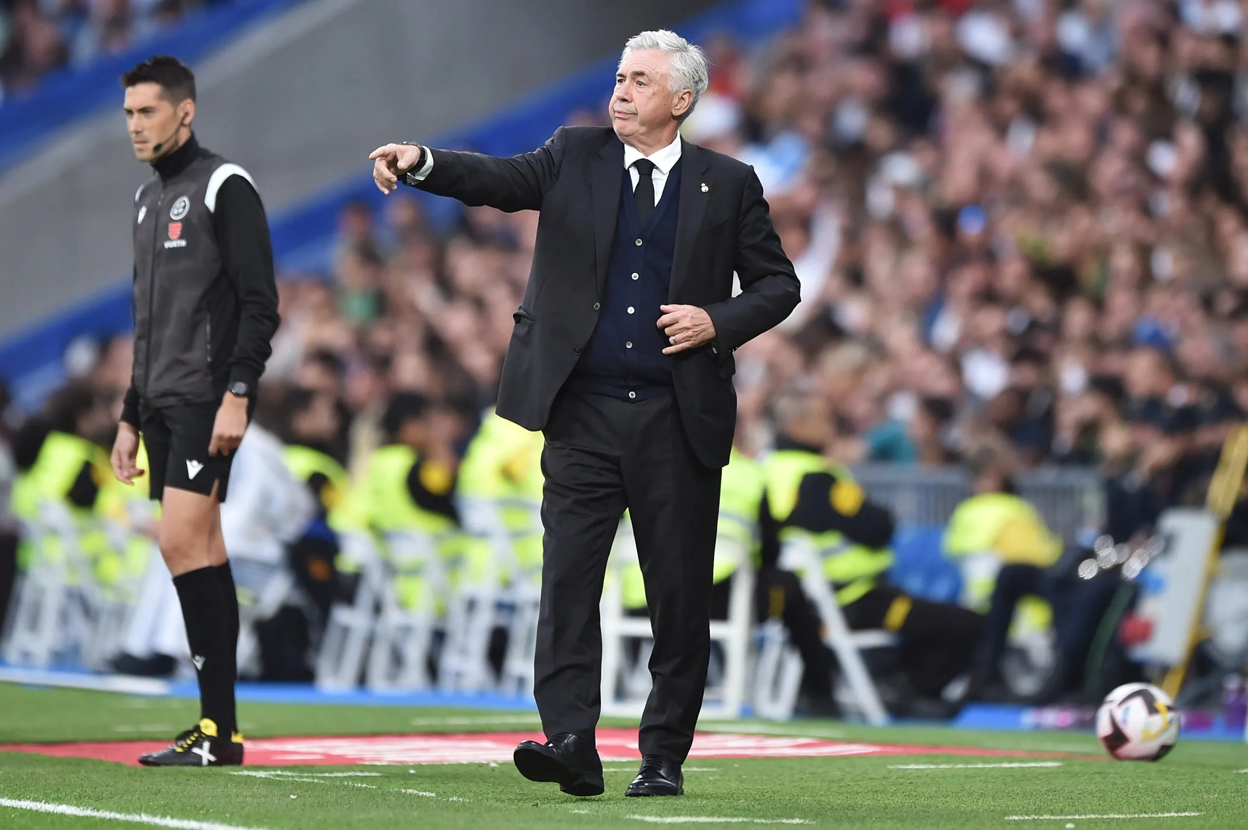 أتلتيكو مدريد يرد على اعتراف بخطأ الحكم في مباراة برشلونة