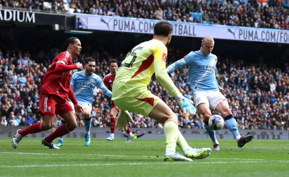 Manchester City thrashes Liverpool in FA Cup