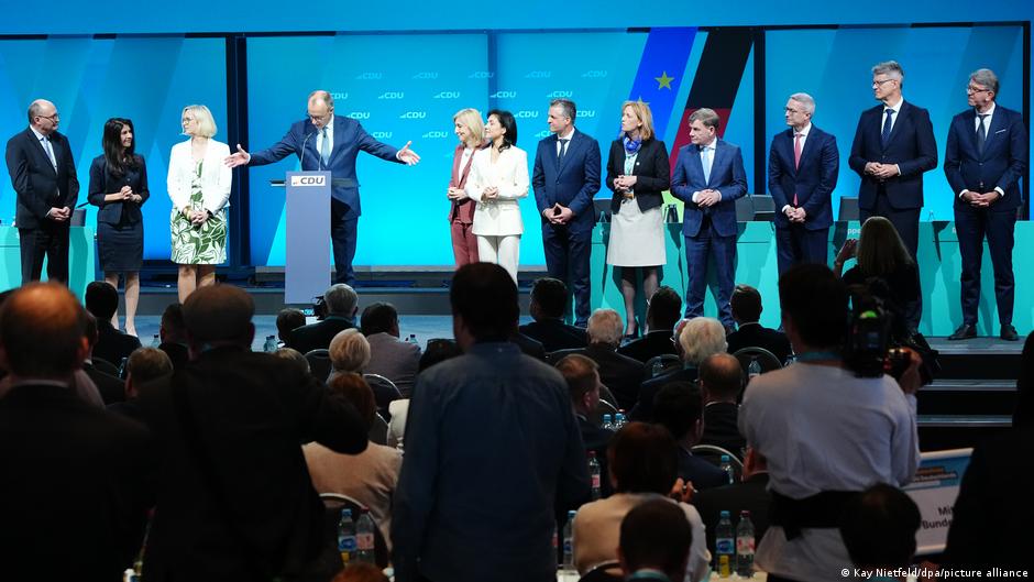 Regierungsteilung zwischen Berlin und Bonn kostet 10 Millionen Euro