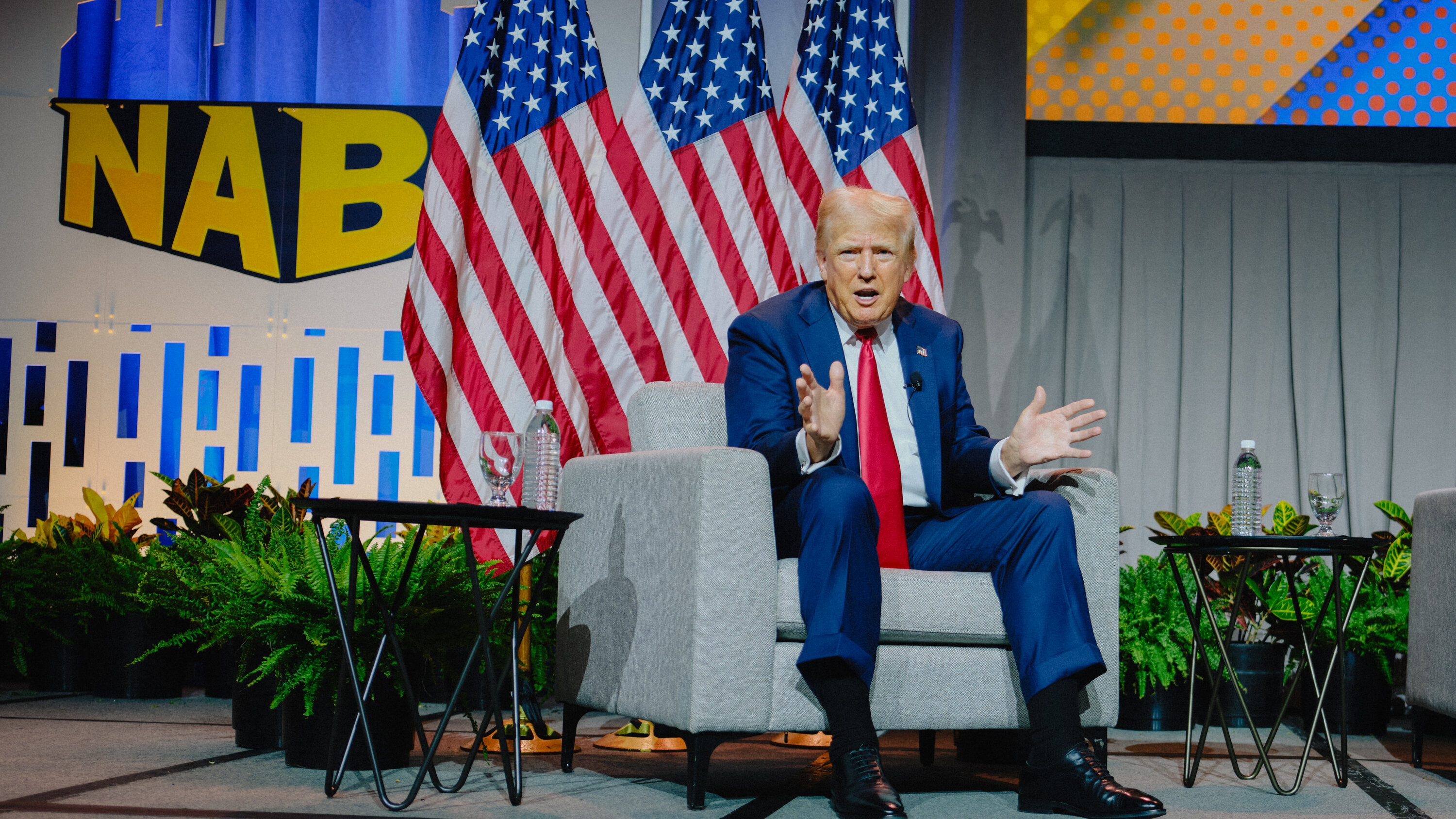 ترامب يهدد بسجن الصحفيين ويثير جدلاً