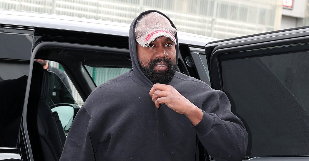 كاني ويست ممنوع من دخول المملكة المتحدة بسبب معاداة السامية