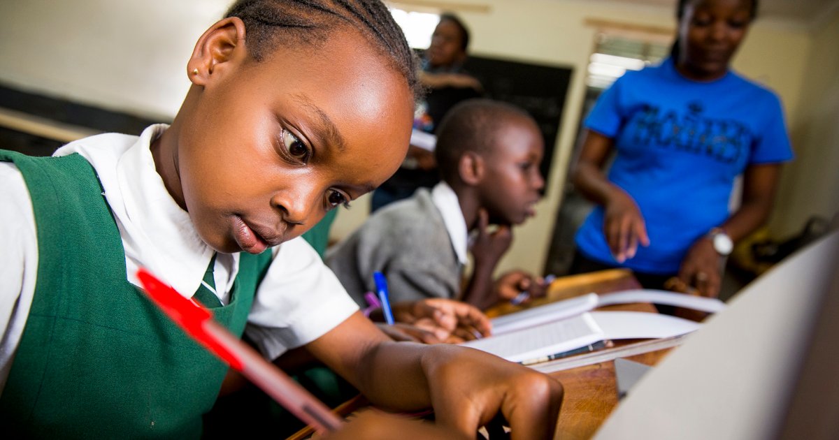 الشاشة والقيم: تحديات الجيل الجديد في العصر الرقمي