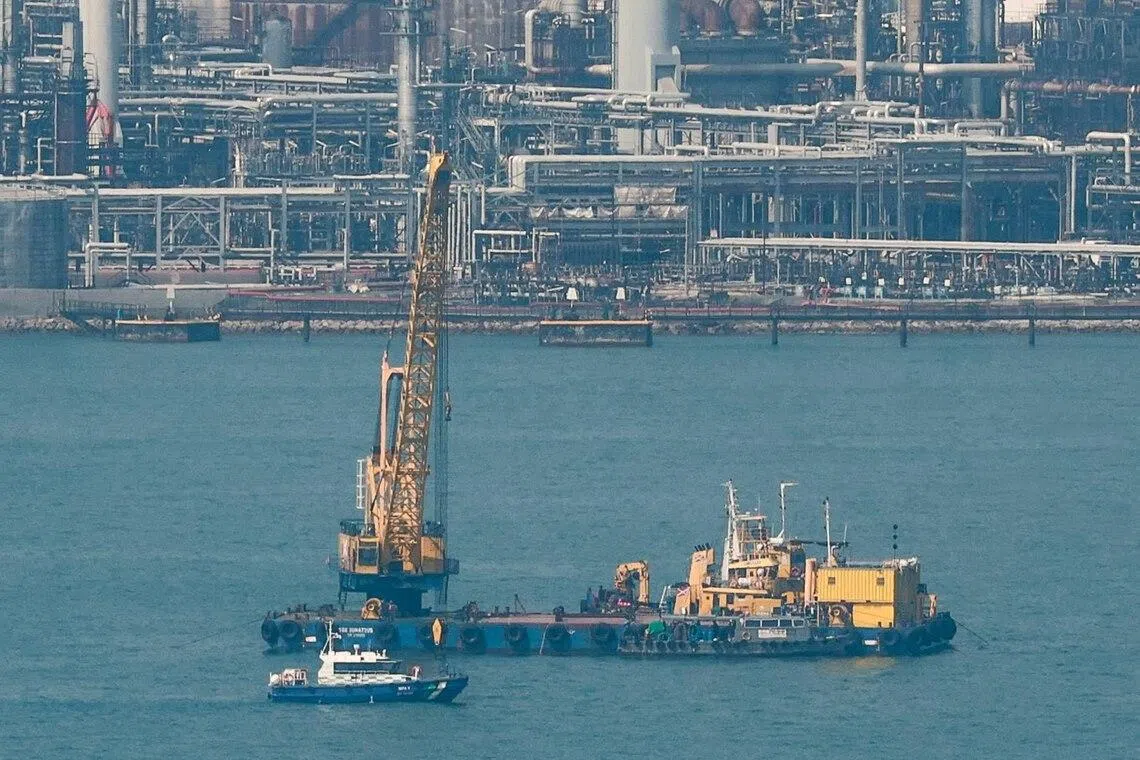 Sauvetage d'un bateau de tourisme coulé après collision