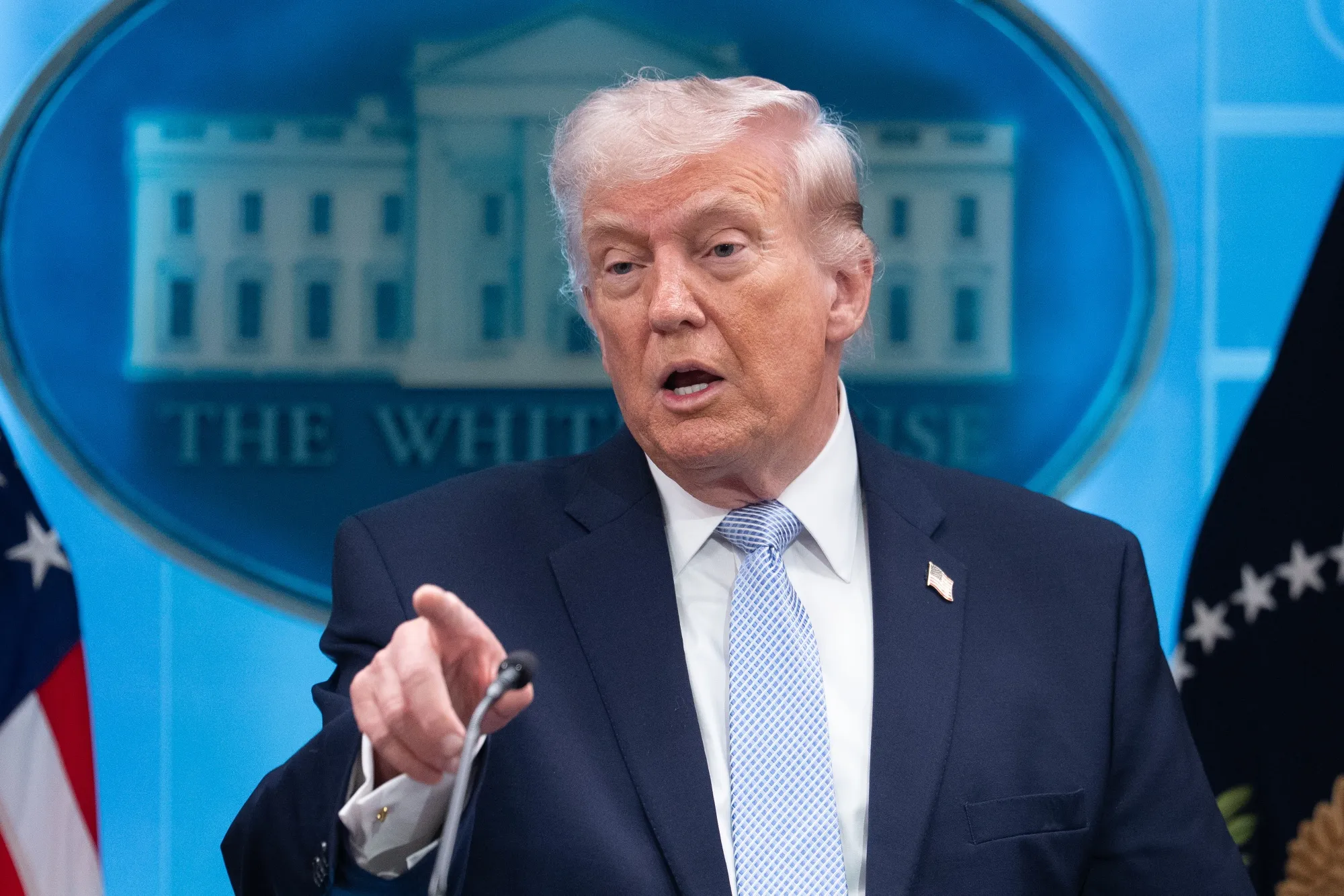 إيران ومضيق هرمز: تصاعد التوترات وتأثيرها على الملاحة