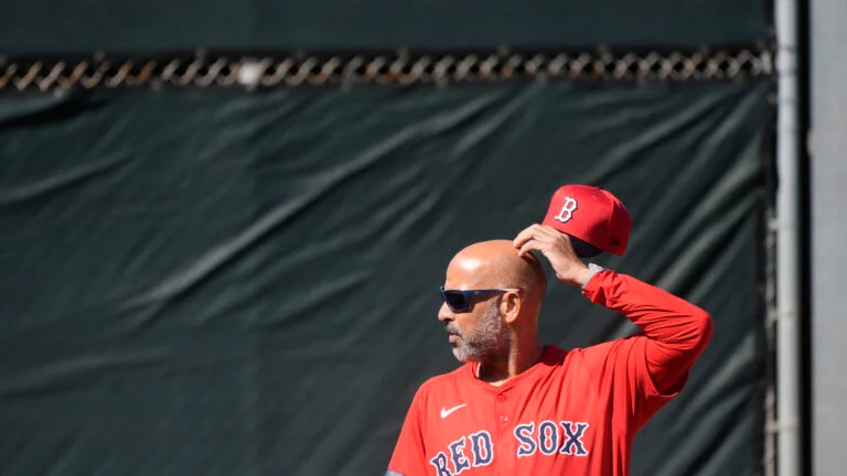 إقالة أليكس كورا من بوسطن ريد سوكس