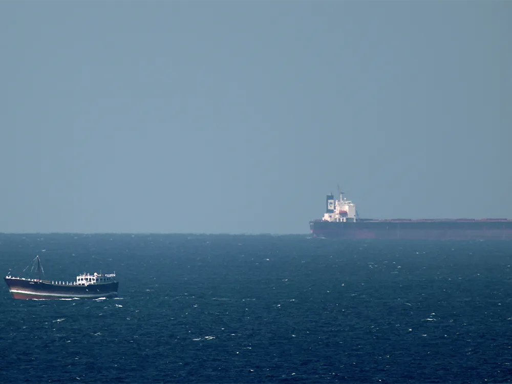 توتر جديد في مضيق هرمز بعد تهديدات إيرانية