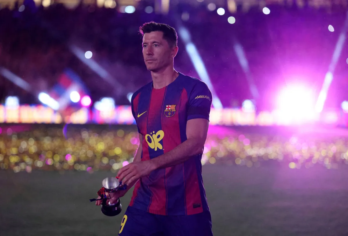 ليفاندوفسكي يغادر برشلونة بعد إنجازات ملحوظة