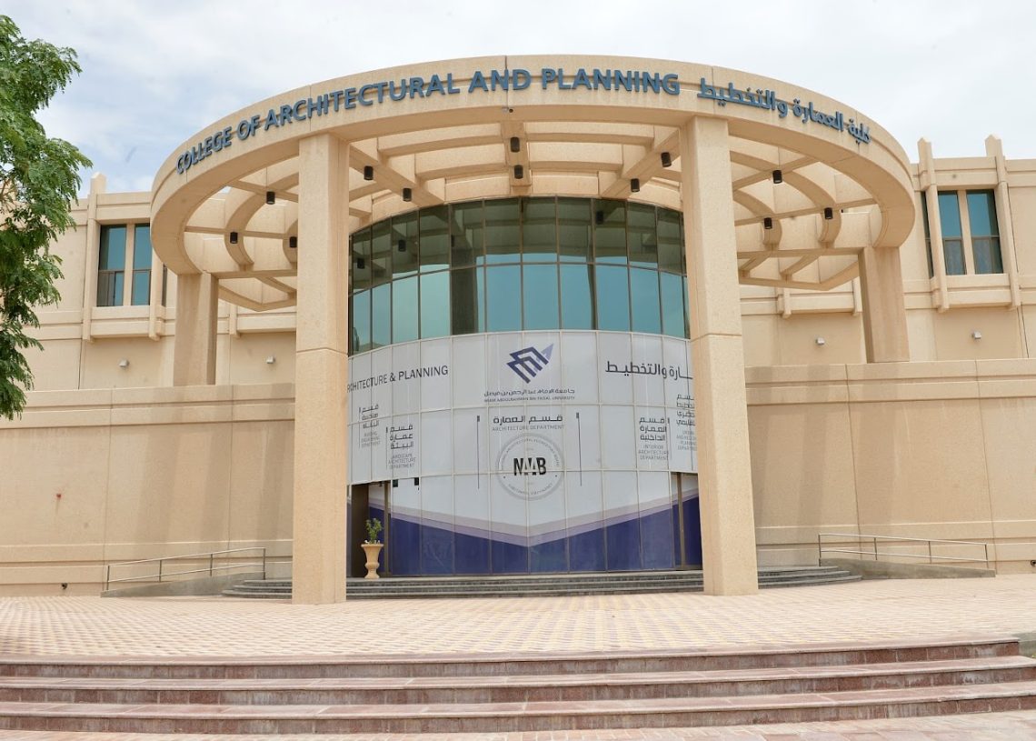 أمير الرياض يستقبل رئيس جامعة الملك سعود المكلَّف