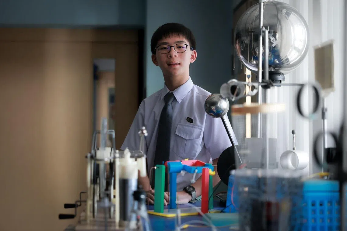 مدارس متخصصة واختبار DSA