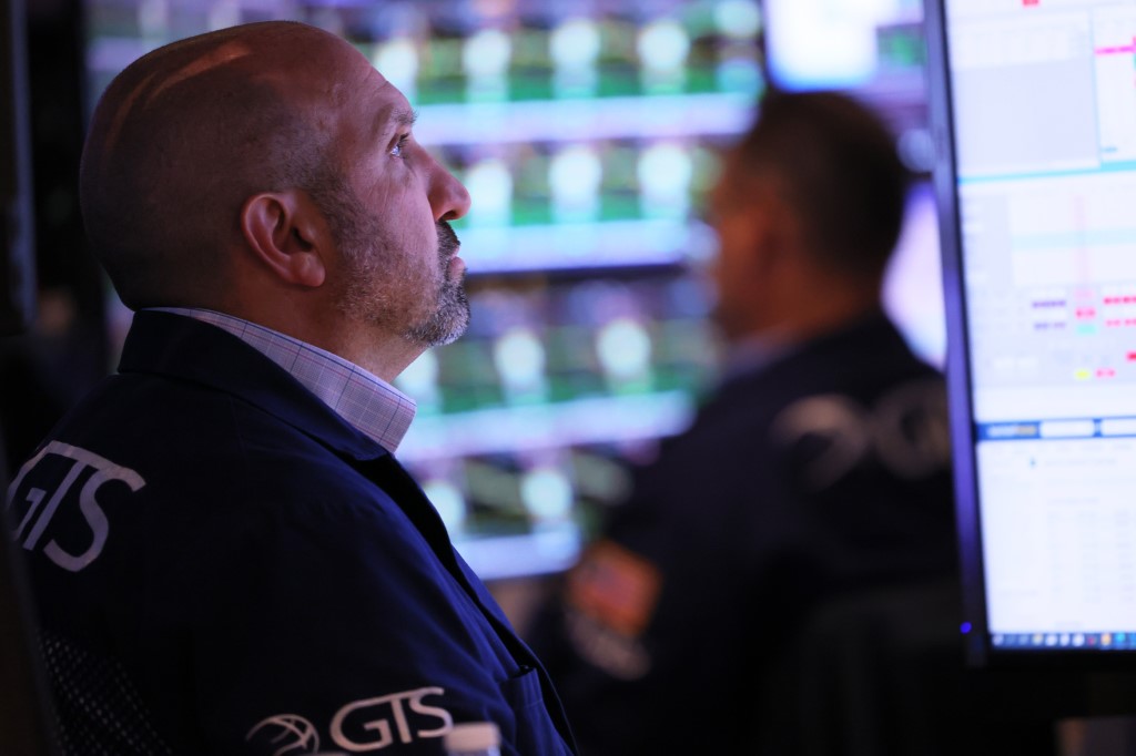 زيادة نشاط الاندماجات والاستحواذات في وول ستريت