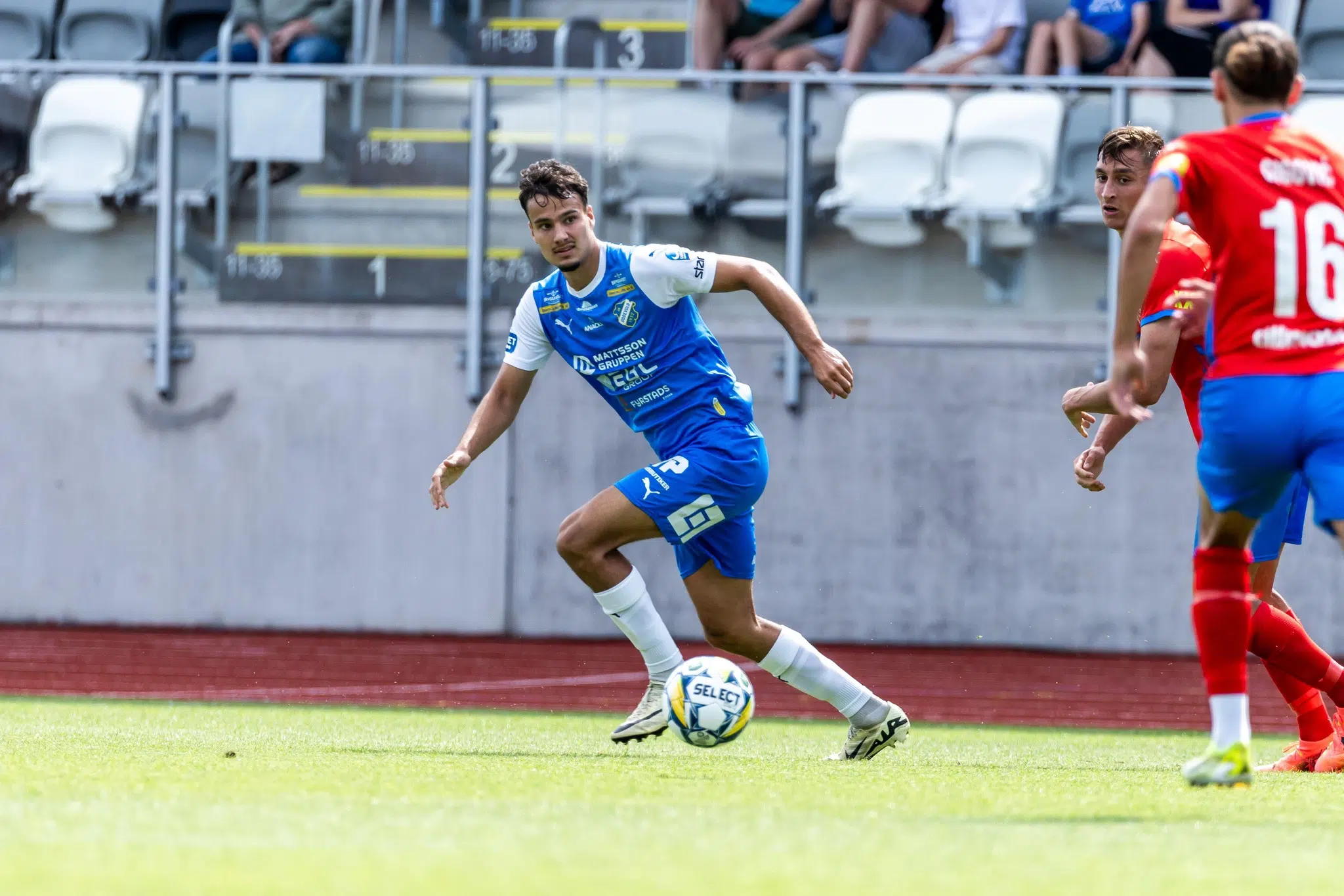 قرار لجنة الاحتراف بشأن شكوى الهلال ضد الحمدان