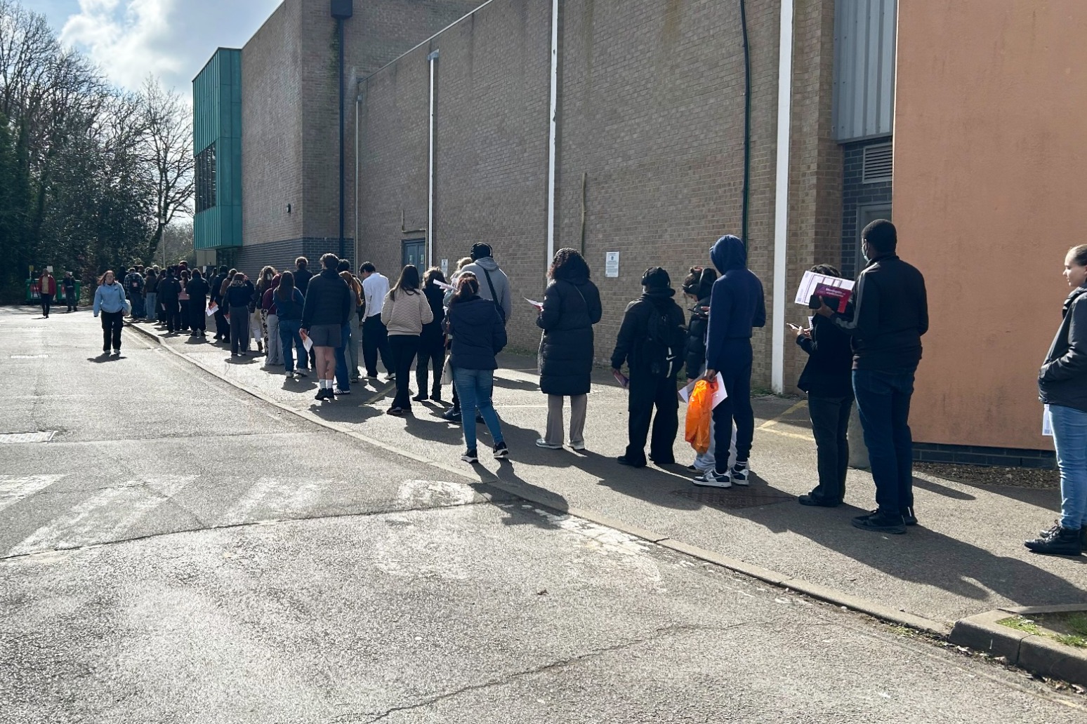 تفشي التهاب السحايا في كينت وتأثيره على الشباب