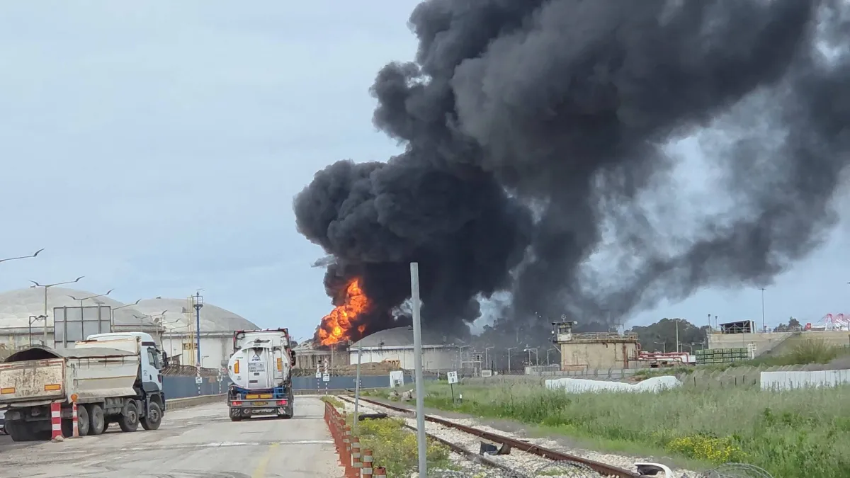 Escalate tensions in Hormuz Strait threaten war with Iran