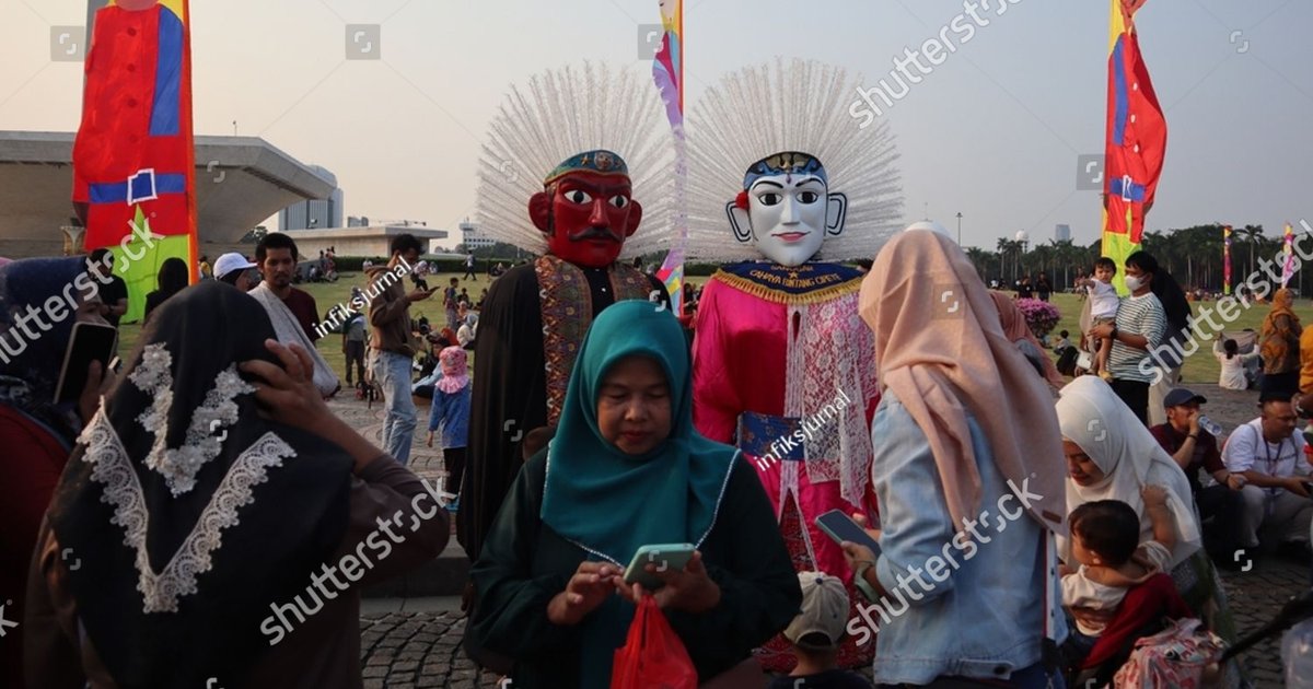 بازار شعبي في ميدان موناستيري لتعزيز فرحة عيد الفطر