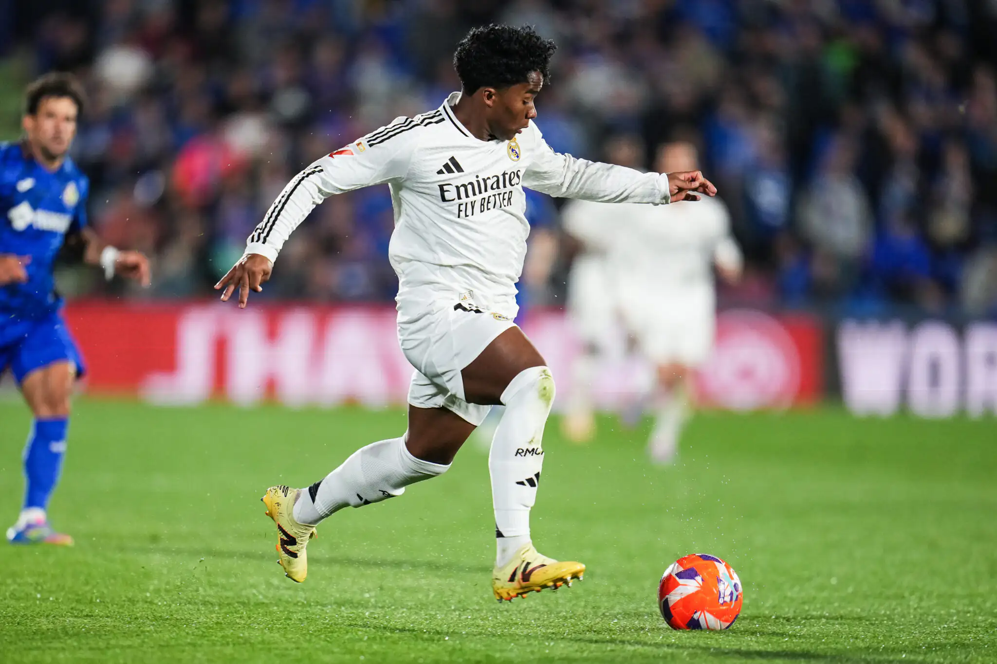 أرسنال يراقب إندريك خلال فترة إعارته في ليون