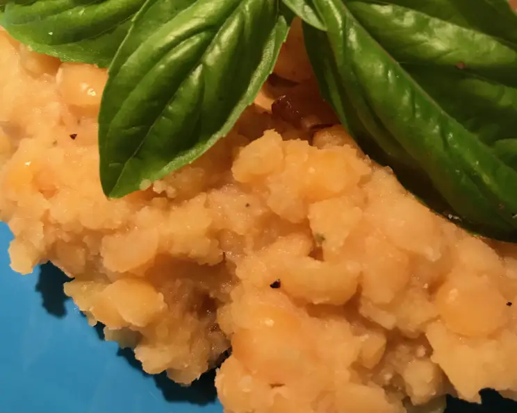 طريقة تحضير كشرى العدس الأصفر بالأرز والصلصة