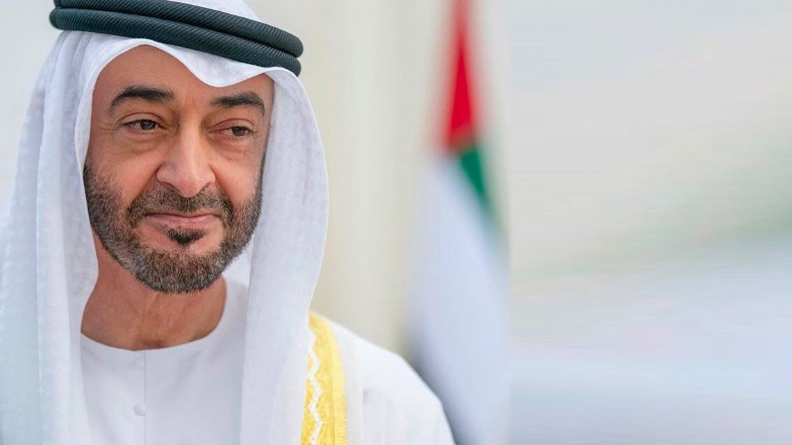 Sultan Al Jaber Presents Outstanding Leadership Award to Sheikh
