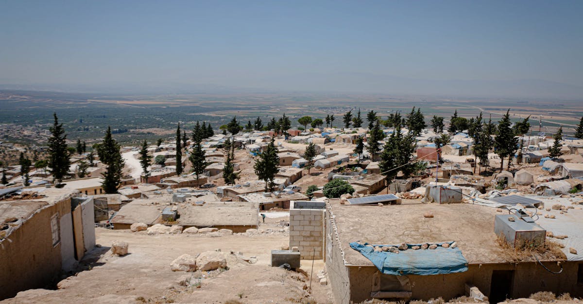 غارة إسرائيلية تقتل مسعفين ومدنيين في لبنان