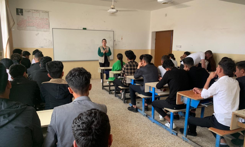 ضبط متهم بابتزاز سيدة وتهديدها بنشر صور خاصة